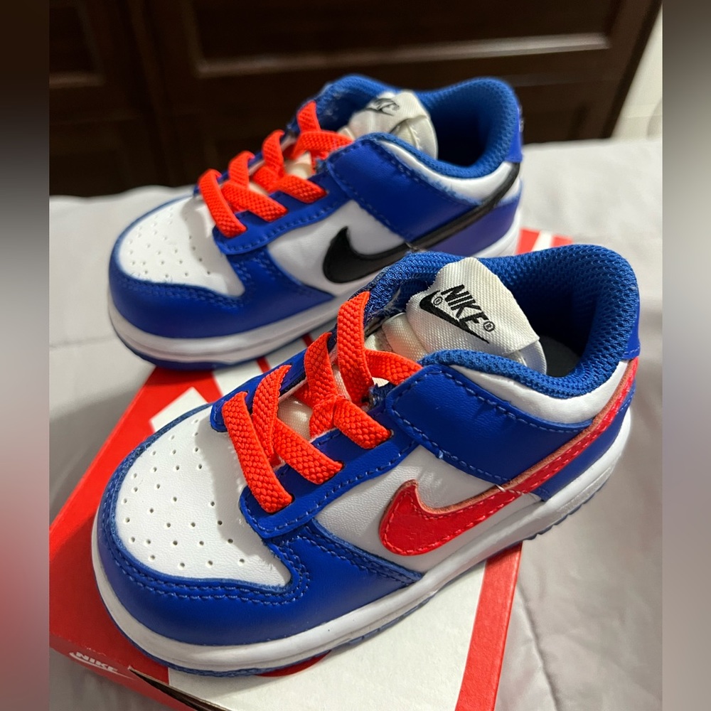 NIKE DUNK LOW (TDE)
WHITE/BRIGHT CRIMSON
BLANC/JEU ROYAL/CRAMOISI VIF